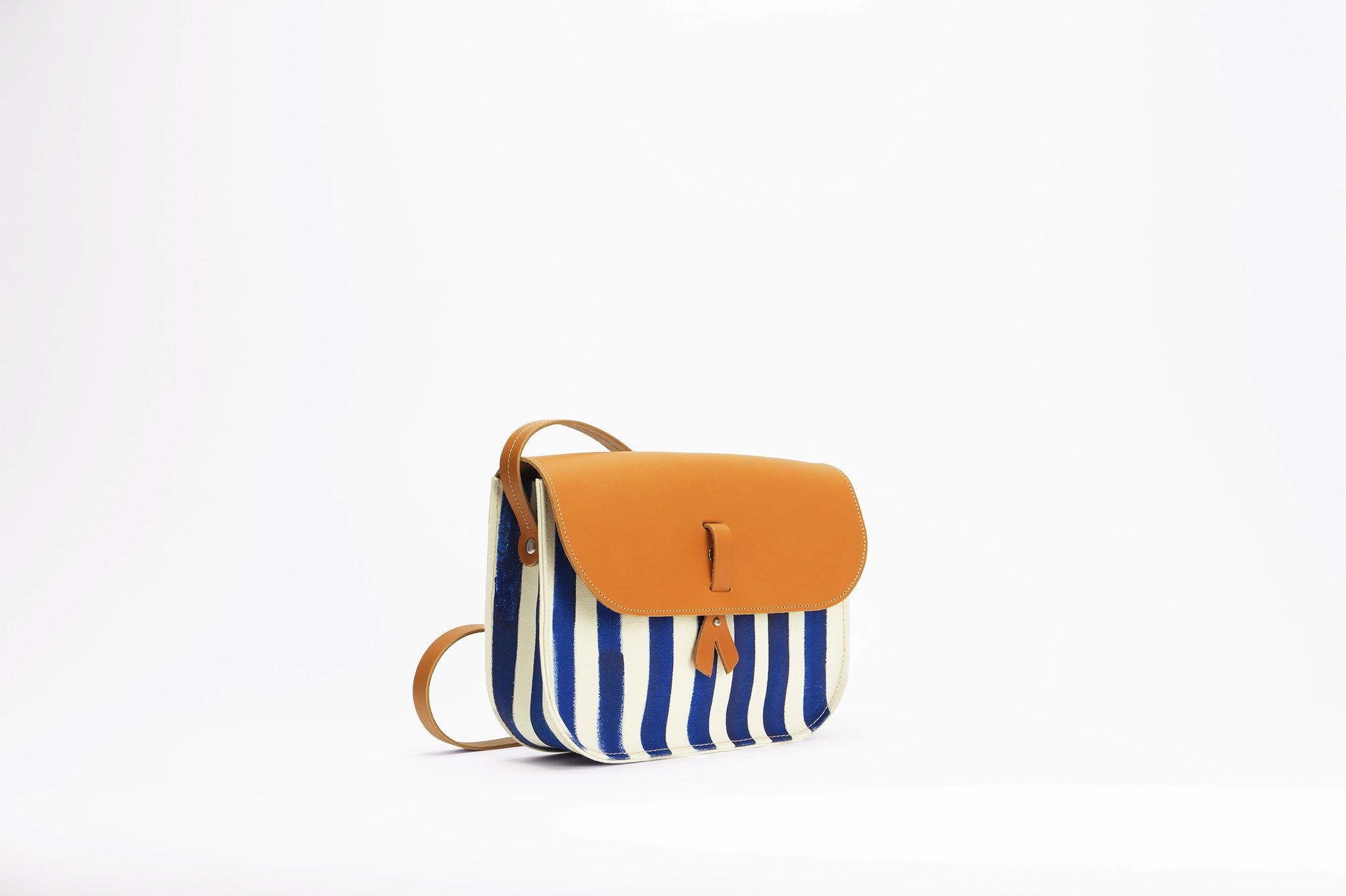 côté sac à main en toile rayée