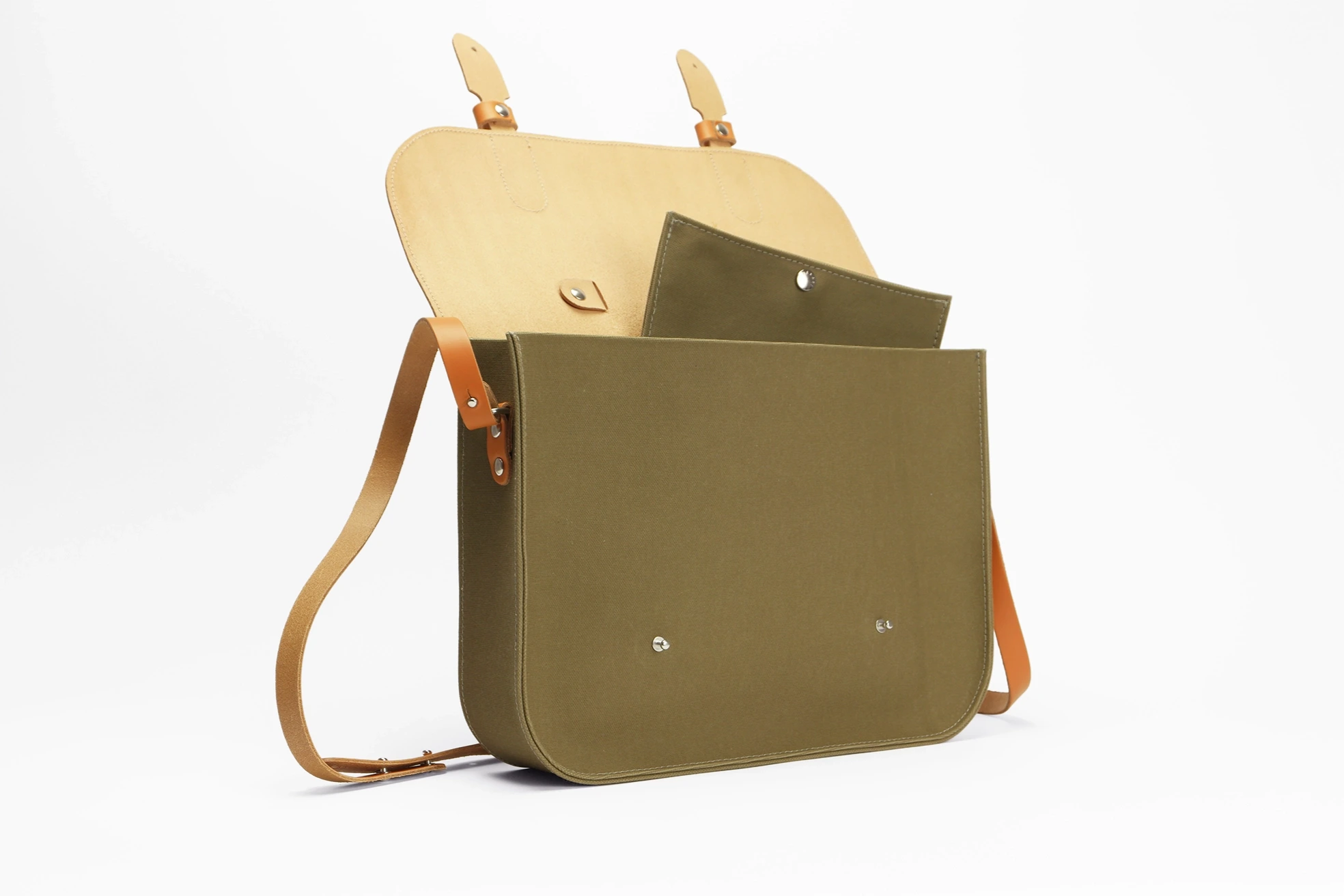 porte-documents robuste ouvert avec pochette kaki