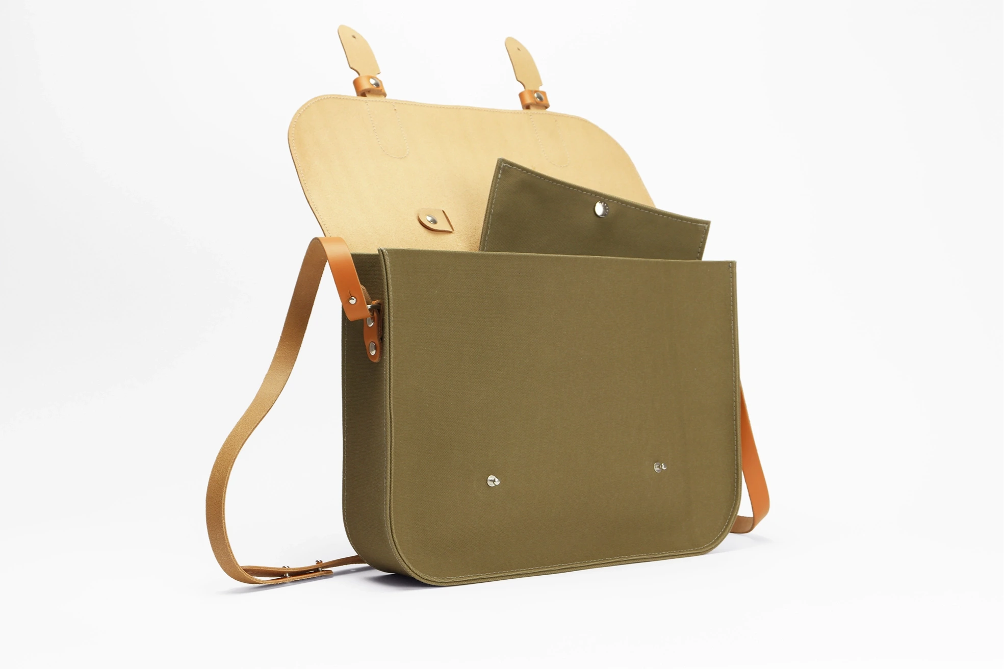 porte-documents robuste ouvert avec pochette kaki