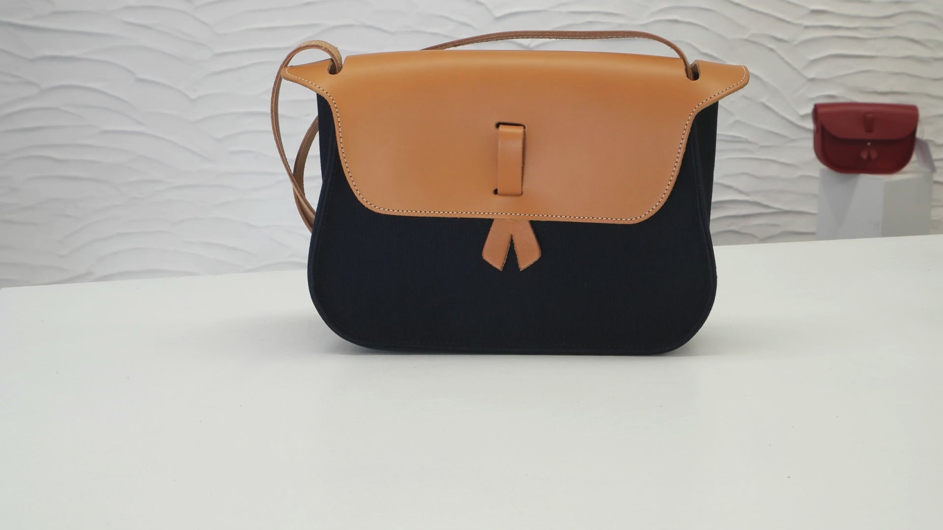 sac à main bleu marine en toile et cuir